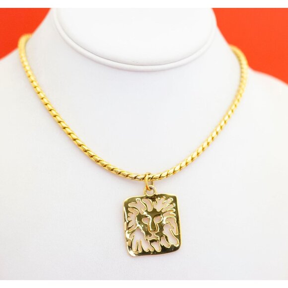 24 inch, Vintage Lion Emblem Square Pendant Gold Tone Necklace - F32 - Picture 2 of 3